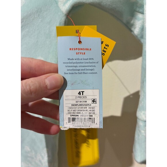 NWT Cat & Jack Light Green Snowflake Pajamas - 4T - Picture 3 of 3